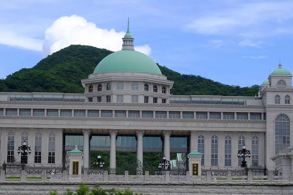 ナーランダ僧院の屋根工事